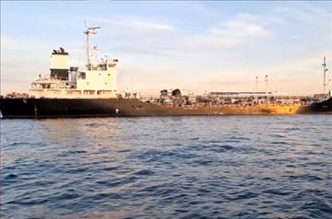 فوری / توقیف یک کشتی در خلیج فارس توسط نیروی دریایی سپاه + فیلم