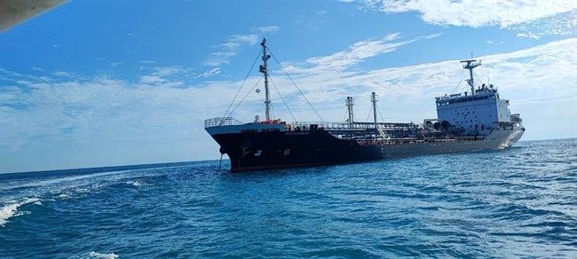 توقیف نفتکش خارجی حامل 4 میلیون لیتر سوخت قاچاق در آب‌های خلیج فارس + عکس