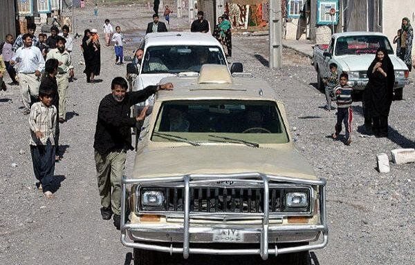 حضور رهبر انقلاب در مناطق زلزله زده بم + تصاویر