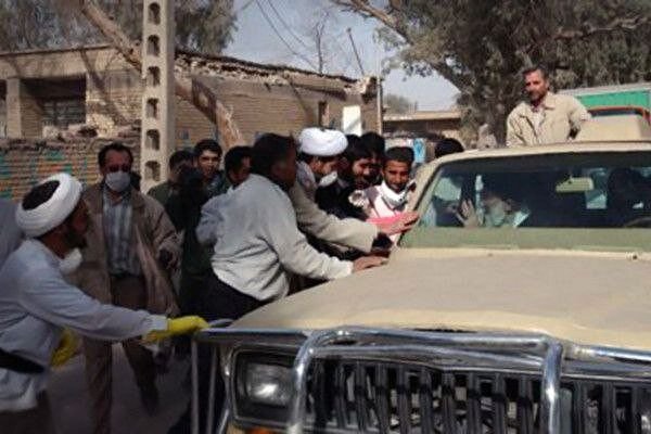 حضور رهبر انقلاب در مناطق زلزله زده بم + تصاویر