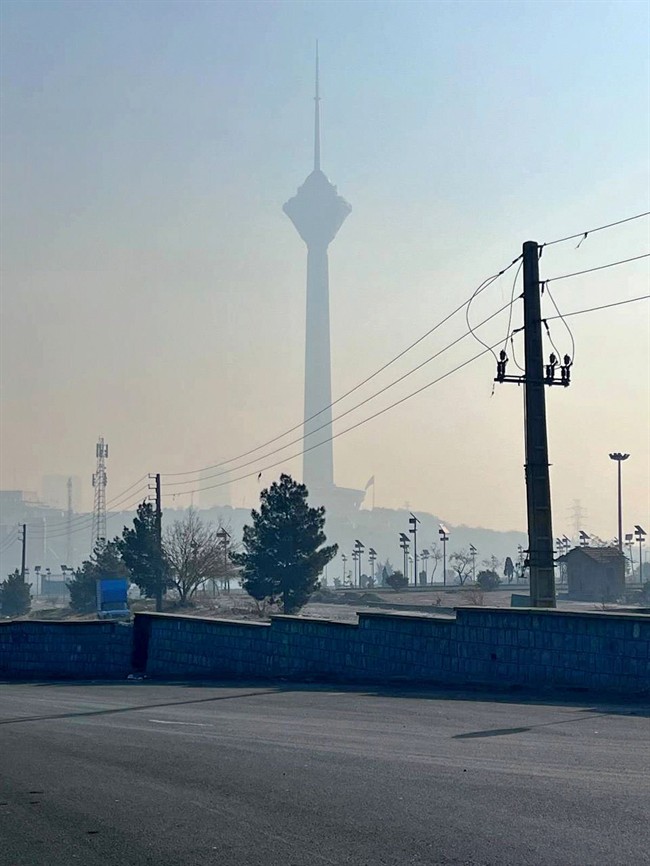 تهران برف می‌بارد؟