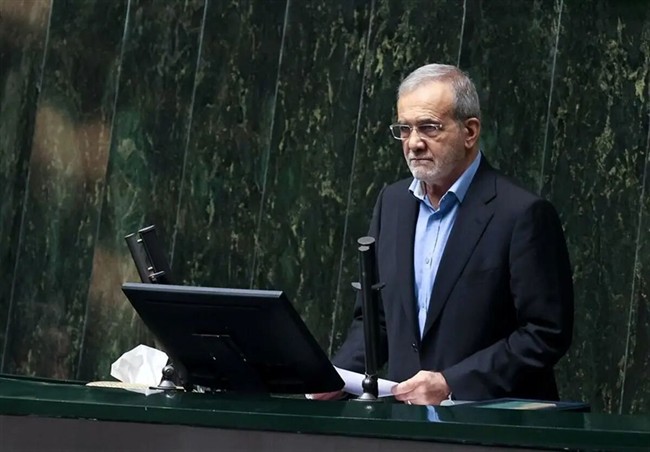 پزشکیان: مردم در سختی معیشت قرار دارند/ چرا باید 6 میلیارد دلار ارز صرف واردات بنزین کنیم؟+ فیلم