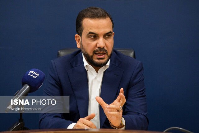 انتقاد سخنگوی کمیسیون تلفیق از افزایش 20 درصدی حقوق کارمندان/ حقوق‌بگیران دولت سال آینده فقیرتر می‌شوند