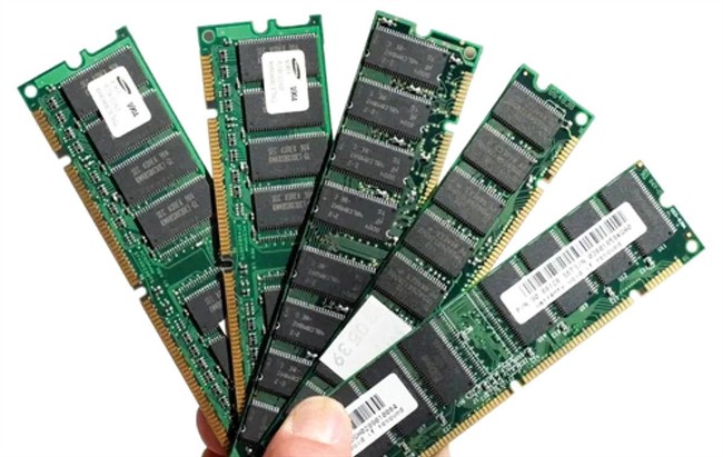 تاثیر پرواز قیمت دلار بر بازار لوازم جانبی لپ‌تاپ