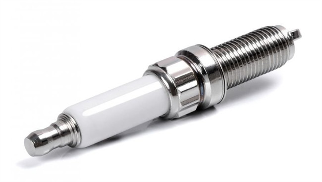 شمع و وایر؛ مسئول جرقهای کوچک شمع و وایر؛ مسئول جرقهای کوچک