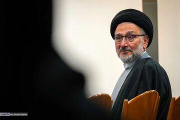 روایت روحانی اصلاح طلب از حوادث دنیا با دور تند/ حمله ترامپ به ونزوئلا/ تهدید ترامپ برای حمله به ایران؛ روزهای عجیبی است!