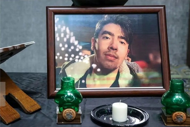 لحظه بخشش قاتل امیرمحمد خالقی توسط پدرش+ فیلم