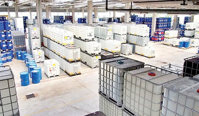 تسهیل ترخیص کالای اساسی و تجهیزات تولید