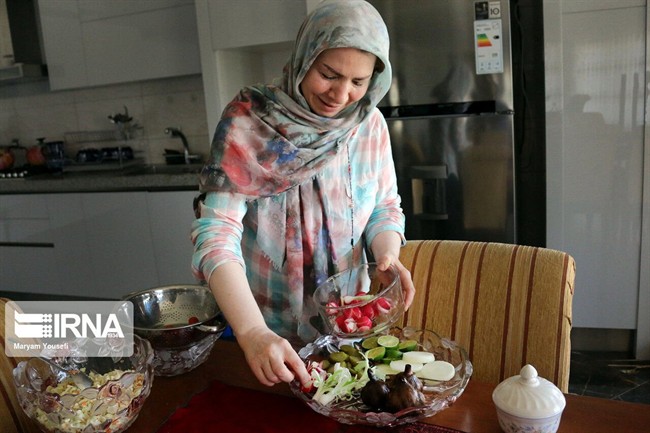 نگرانی‌های زنانی که در خانه کار می‌کنند/ روغن گران شد، مشتری‌هایم رفتند
