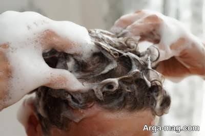 تاثیر شامپو بر سفیدی مو؛ واقعیت یا شایعه؟