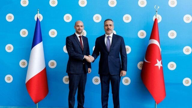 دیدار و رایزنی وزرای خارجه ترکیه و فرانسه درباره ایران