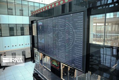 شاخص به مرز حساس 4 میلیونی بازگشت/ بورس همچنان تحت تاثیر ریسک‌های سیاسی + فیلم