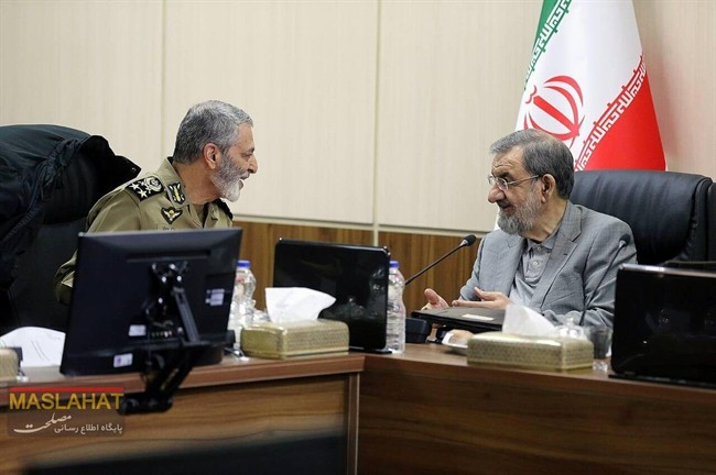 اولین عکس از احمدی نژاد بعد از ادعاها درباره دیدار با ابستین/ سعید جلیلی به مجمع نیامد؟/ خوش و بش رئیس ستاد کل نیروهای مسلح با محسن رضایی