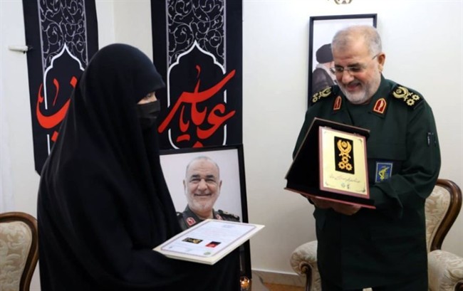 اهدای درجه سپهبدی به خانواده شهید سلامی +فیلم