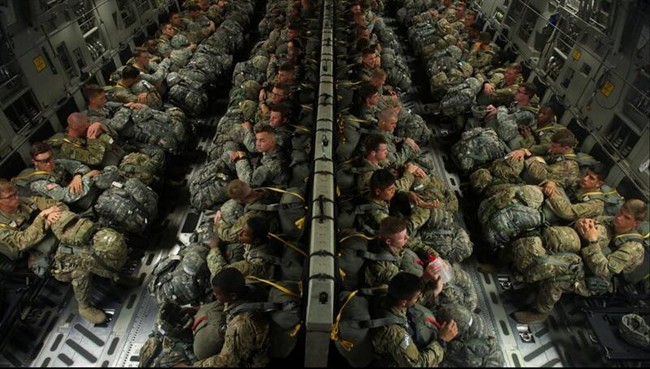 پشت پرده تهدید نظامی آمریکا علیه ایران: عملیات روانی یا واقعیت؟/ پنتاگون در محاصره بحران: پایان افسانه‌ی بسیج ضربتی ارتش آمریکا +عکس