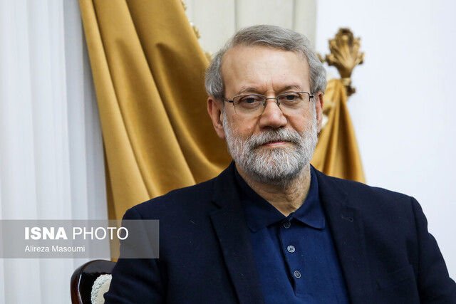 لاریجانی عازم مسقط شد/ برنامه های دبیر شورای عالی امنیت ملی در عمان