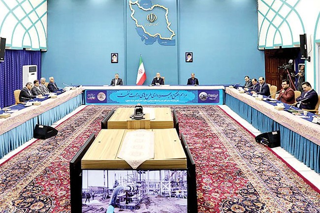 افتتاح طرح‌های نفتی و خورشیدی