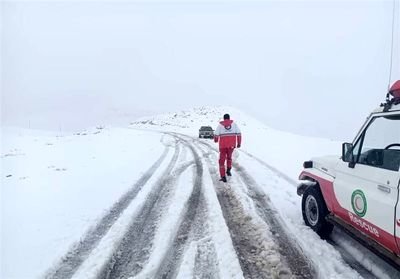 هشدار به مسافران؛ ترافیک در کندوان سنگین است/ جاده های 7 استان برفی و بارانی است