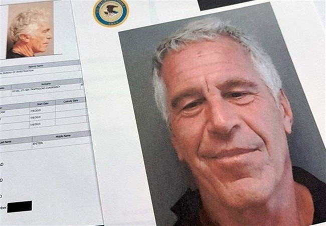 افشاگری یک نماینده کنگره آمریکا درباره سانسور نام برخی ثروتمندان در پرونده اپستین 