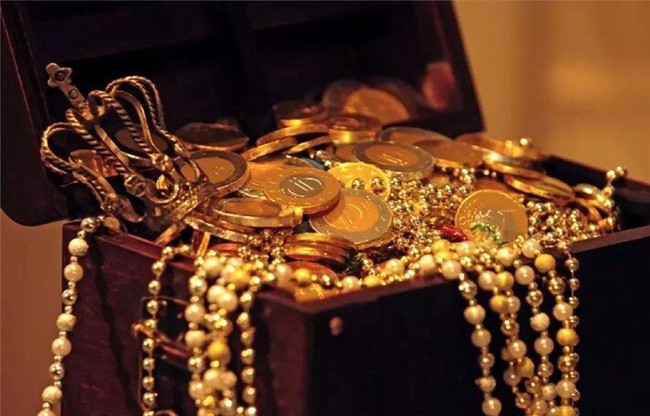 مصباحی‌مقدم: ظاهراً حدود 70 میلیارد دلار ارز و طلا در اختیار مردم است