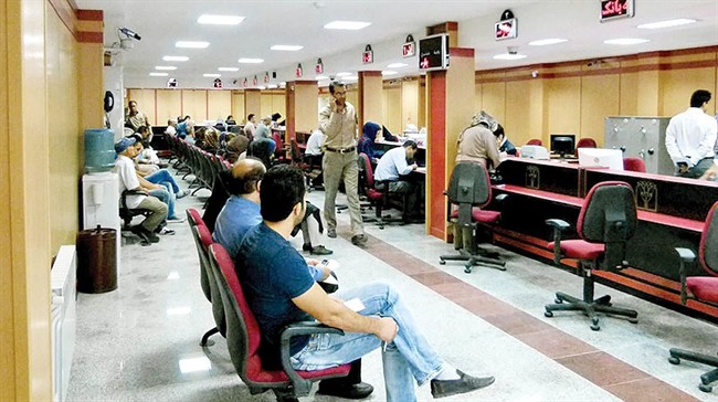 واکنش بانک مرکزی به گزارش تابناک/ سنگ&zwnj;اندازی برخی شعب بانکی همچنان پابرجاست