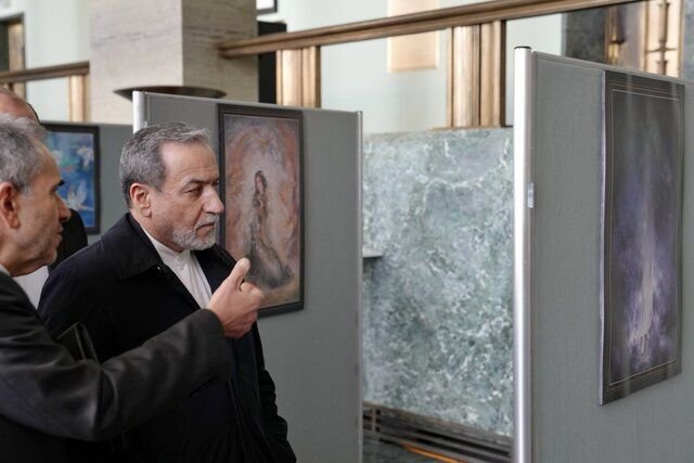 بازدید عراقچی از نمایشگاه آثار استاد فرشچیان در ژنو + عکس