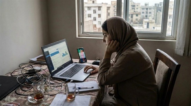 فریلنسینگ اجباری جوانان ایرانی؛ نه حقوق ثابتی در کار است و نه بیمه ای!
