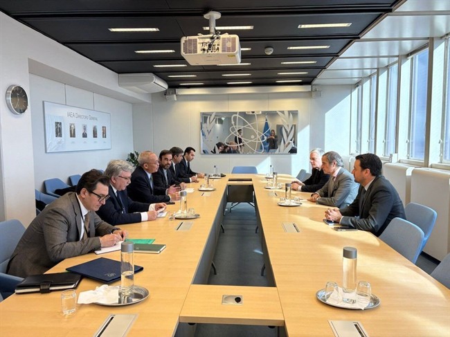 دیپلمات‌های ایران، روسیه و چین باگروسی گفت‌و‌گو کردند