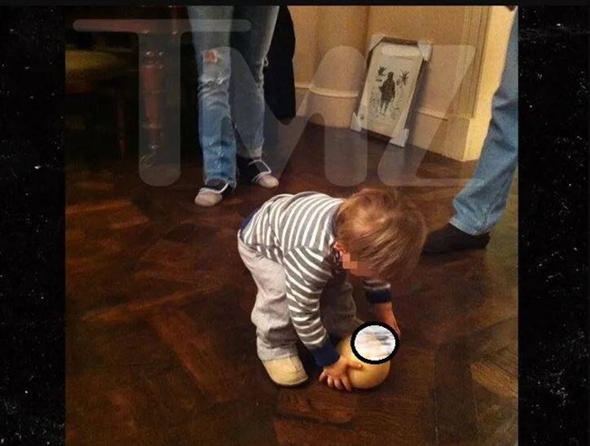 بی‌آبرویی جدید برای خانواده «سلطنتی»/ لذت برادر شاه انگلیس از تماشای شکنجه کودک +تصاویر