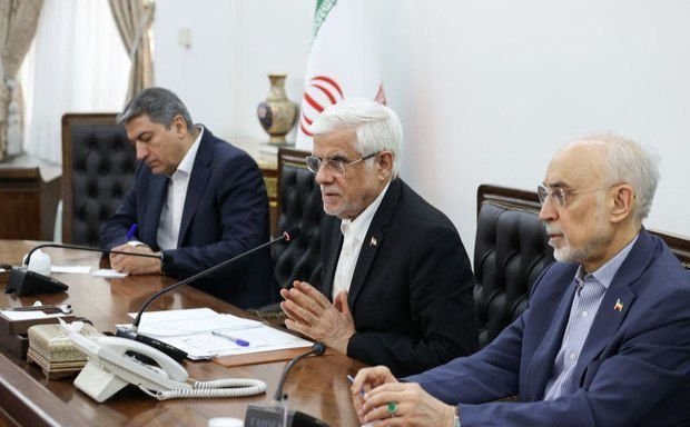 دولت از نخستین روزهای فعالیت خود با شرایط جنگی مواجه بود