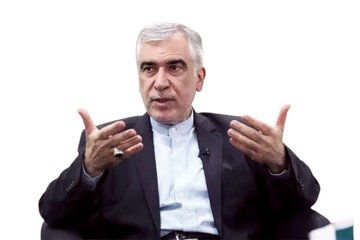 ادعای نماینده مجلس: مذاکره با آمریکا «تله» است/در صورت شکست آمریکا، دلار تبدیل‌ به کاغذی باطله و بی ارزش می‌شود