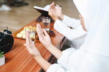 روزه ، بدن را وارد «اتوفاژی» می کند و سلول های خطرناک را از بین می برد