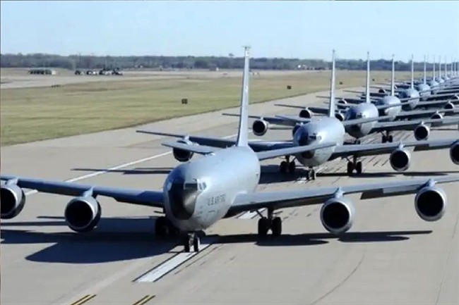 فرود هواپیماهای سوخت‌رسان آمریکایی در فرودگاه بن گوریون