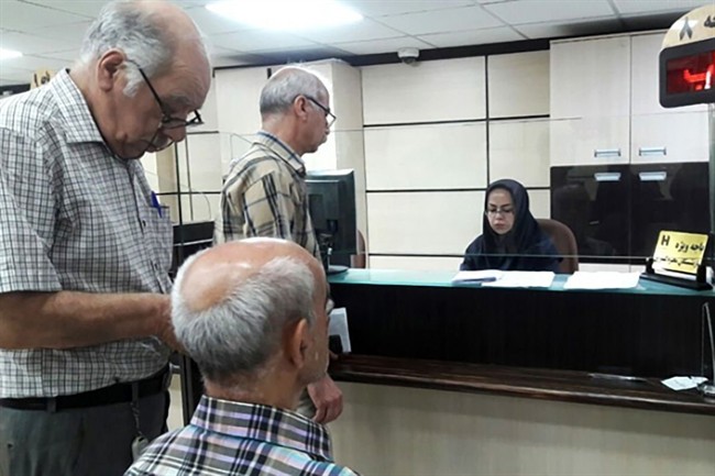 پرداخت عیدی 10 میلیونی بازنشستگان به تاخیر افتاد/ تاریخ جدید اعلام شد