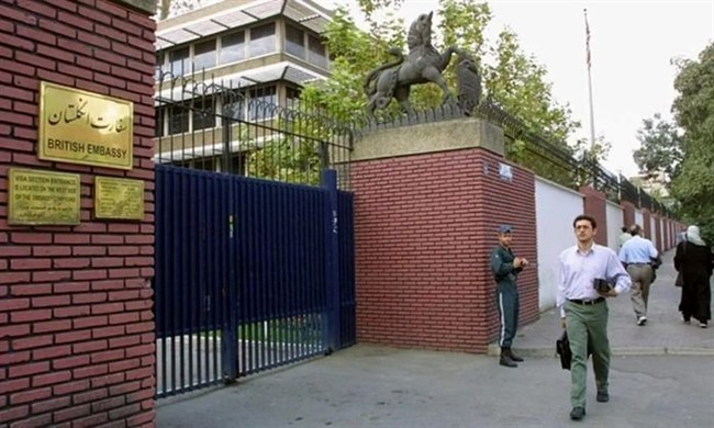 انگلیس کارمندان دیپلماتیک خود را از ایران خارج کرده است