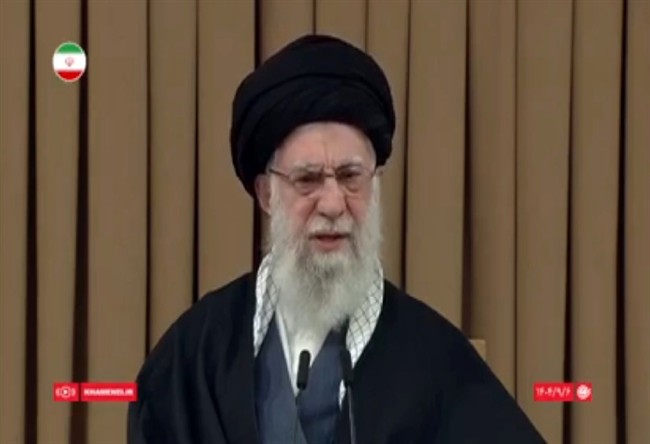 المیادین: رهبر انقلاب در اتاق عملیات مستقر شده و مشغول فرماندهی امور جنگ است