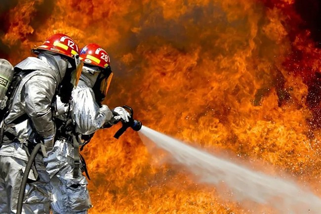 2 برج دبی در آتش می‌سوزند + فیلم
