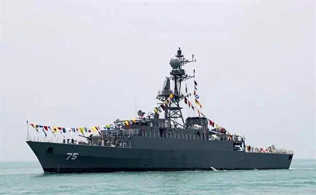 ناوشکن دنا در بازگشت از رزمایش غرق شد/ بیش از 80 خدمه شهید شدند