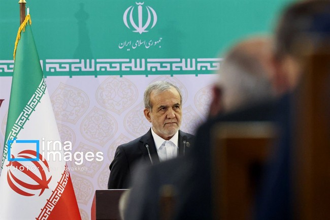 دستور پزشکیان به استاندار کردستان و نیروهای مسلح/ با هرگونه تحرک تجزیه‌طلبانه برخورد قاطع کنید/ از مردم غیور و باشرف کردستان که پای کار ایران ایستاده‌اند قدردانی می‌کنم