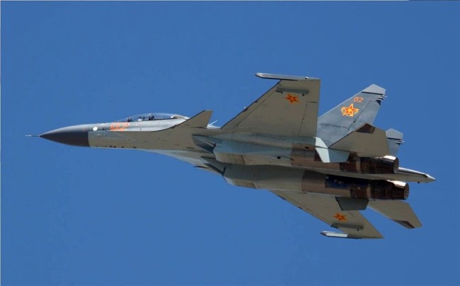 انتشار تصویر منتسب به سقوط یک جنگنده آمریکایی F-18 در آسمان کویت + فیلم