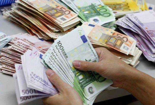 کاهش نرخ رسمی پوند و یورو