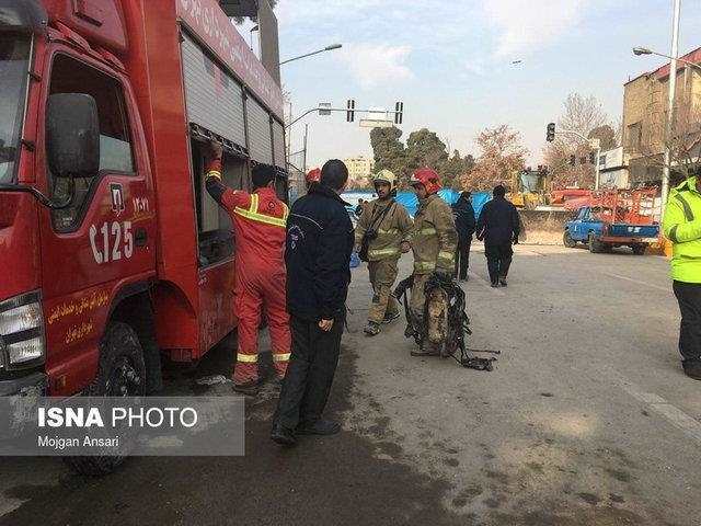 کشف یک کپسول اکسیژن آتش نشانی از زیر آوار+ عکس