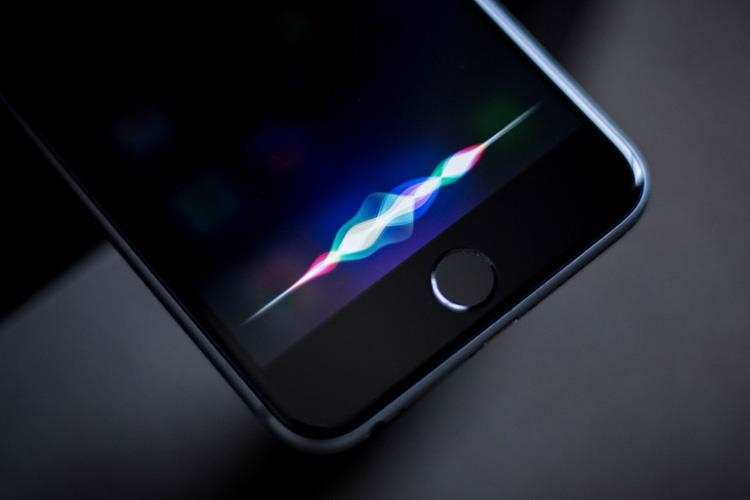 اپل نسخه پیشرفته تری از سیری را برای آیفون 8 آماده می‌کند