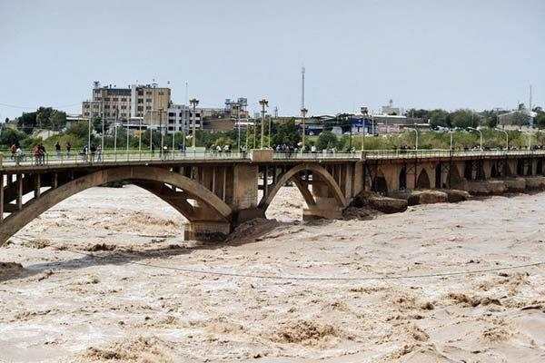 تذکر به رئیس جمهور و وزیرکشور به دلیل عدم مدیریت بحران در سیستان