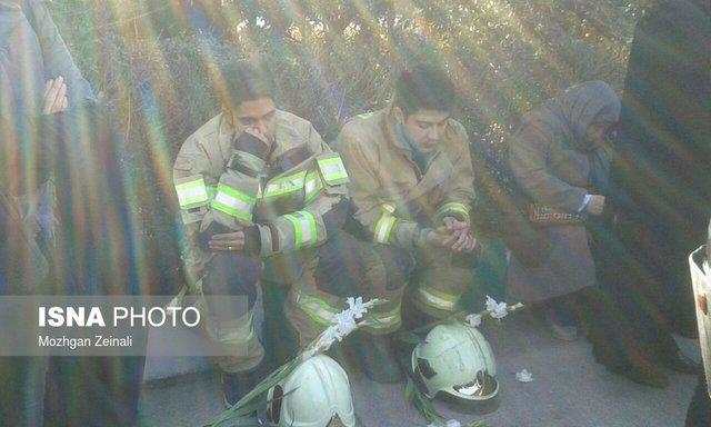 پیکر شهدای آتش نشان در خاک آرام گرفتند