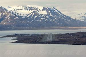 640px-Svalbard_Airport_Longyear_overview-w900-h600
