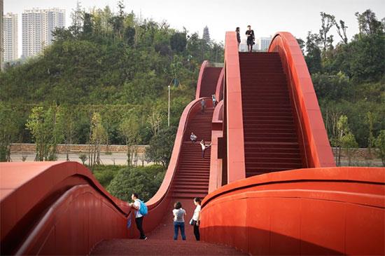 «پل گره شانس» در چین؛ پل عابر پیاده ای متشکل از 3 پل در هم تنیده