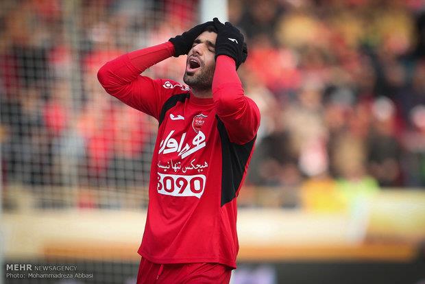 برخورد عجیب مهاجم پرسپولیس با یک خبرنگار در پایان دربی