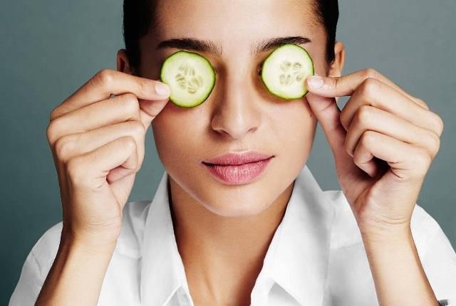 Cucumber on the eyes