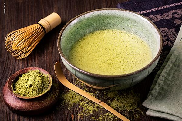 پاک کردن پوست با چای سبز